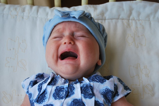 dziecko płacze przy zmianie pieluchy